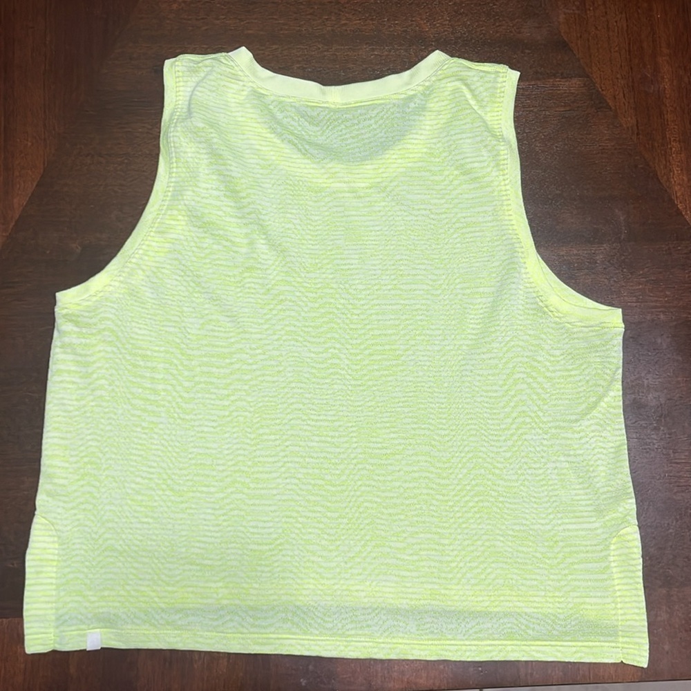 Lululemon top - Picture 2 of 4